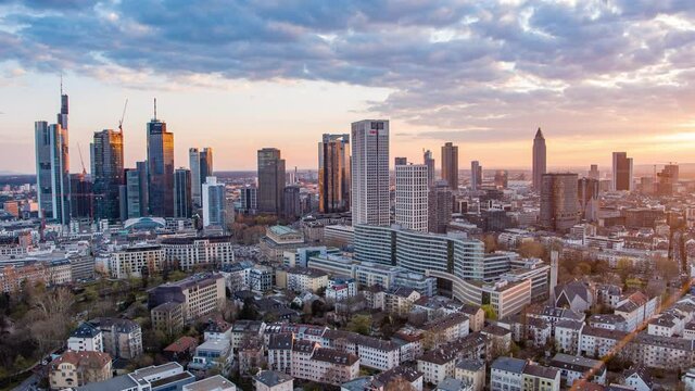 Frankfurter Skyline - Drohnenflug