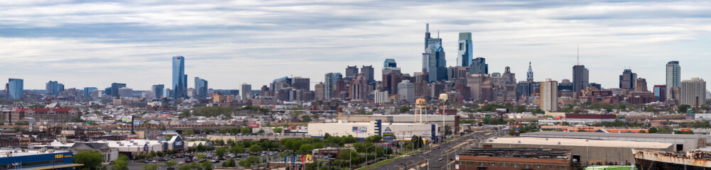 Fototapeta na wymiar Ultra-wide 2020 panorama of the city skyline in Philadelphia, Pennsylvania, USA