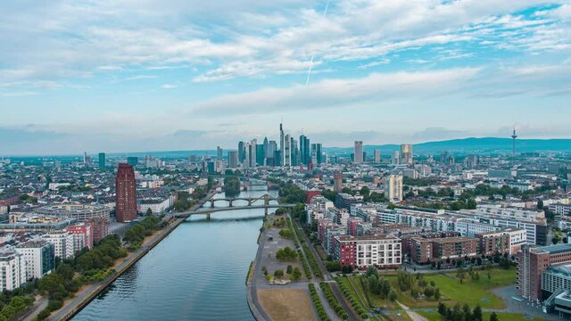 Frankfurter Skyline mit EZB - Drohnenaufnahme