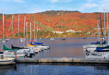 Naklejka premium Lake and Mont Tremblant in autumn, Quebec