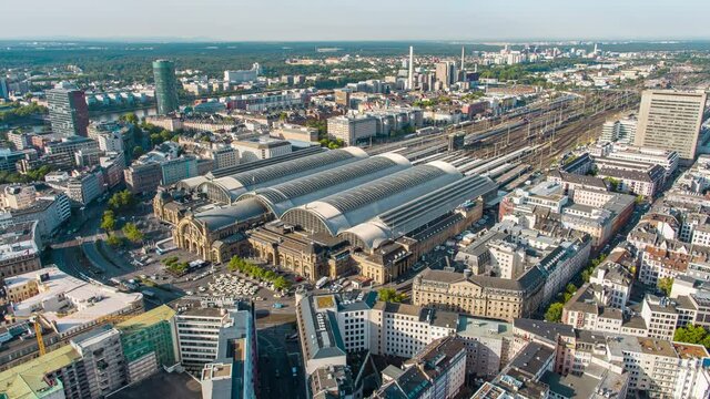 Frankfurter Hauptbahnhof - Drohnenflug nach Sonnenaufgang