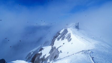 Mgła nad alpejskim szczytem