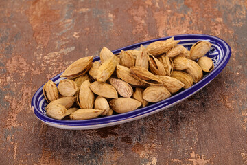 Unpeeled Almonds nuts