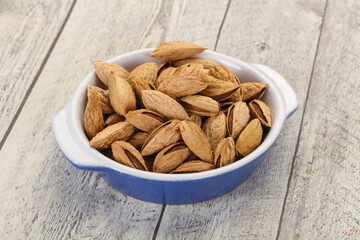 Unpeeled Almonds nuts