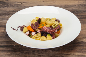 Pasta with octopus and yellow tomatoes