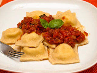 Cheese ravioli with tomato sauce and basil