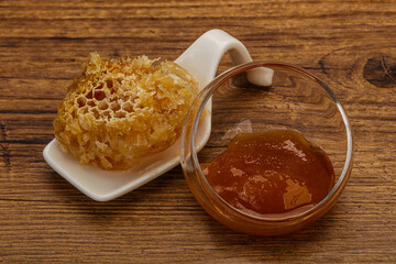 Natural honey in the bowl