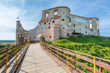 Janowiec Castle. Renaissance castle built in between 1508–1526. In Janowiec, Poland. © angelocordeschi