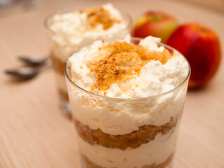Tilslørte bondepiker - Norwegian dessert with apples and whipped cream