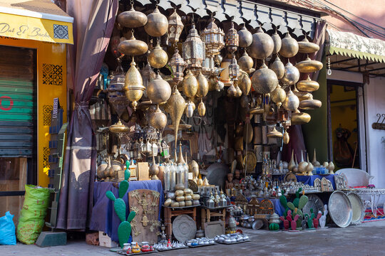 Lampenverkauf auf dem Markt in Marrakesch