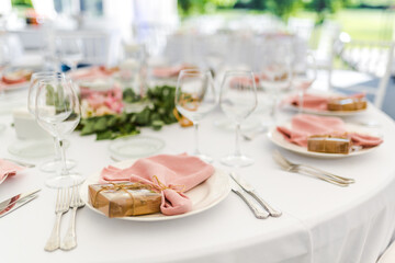 Luxury wedding table decoration in pink and white. Special event table set up. Fresh flower decoration.