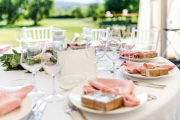 Luxury wedding table decoration in pink and white. Special event table set up. Fresh flower decoration.
