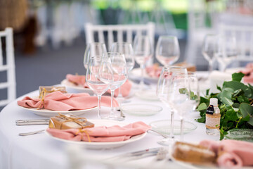 Luxury wedding table decoration in pink and white. Special event table set up. Fresh flower decoration.