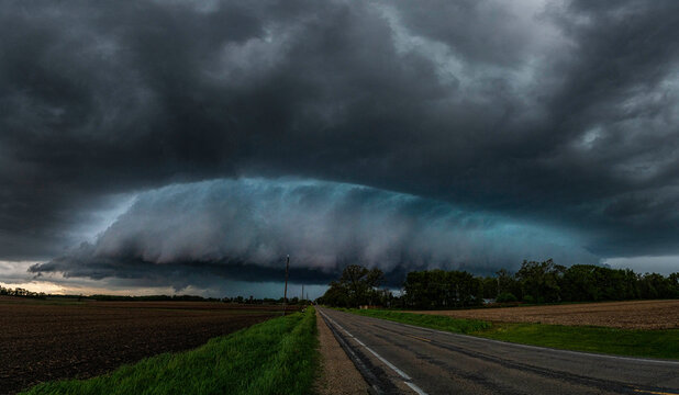 storm rolls across far southern Wisconsin after producing brief tornado 