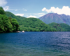 中禅寺と男体山