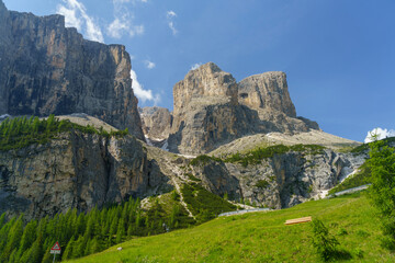 Fototapeta na wymiar Mountain landscape along the road to Gardena pass, Dolomites