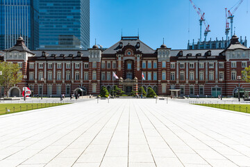 (東京都ｰ都市風景)青空の東京駅風景１