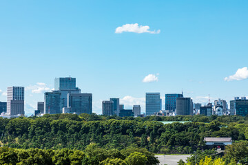 Fototapeta premium (東京都ｰ都市風景)お濠越しに見るビル群６