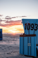 Langeoog strandkorb bei Sonnenuntergang