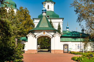 Fototapeta na wymiar City landscape with a view of the Znamensky convent.