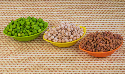 Fresh green Chickpea with dried Chickpea.