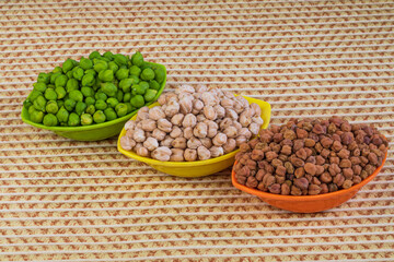 Fresh green Chickpea with dried Chickpea.
