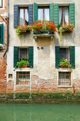 Fototapeta na wymiar Facade of a house on a canal in Venice