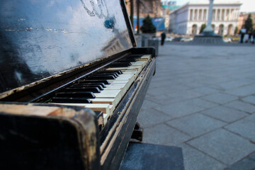 old piano on the street, old instrument