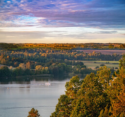 Obraz premium White floatplane lands on the lake in autumn 