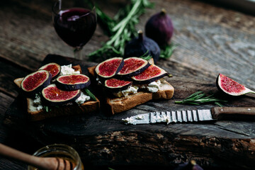 Toast with cream cheese, figs and honey on the table