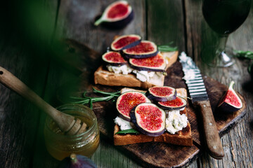 Toast with cream cheese, figs and honey on the table