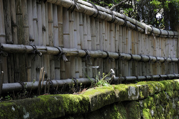古い寺の竹塀