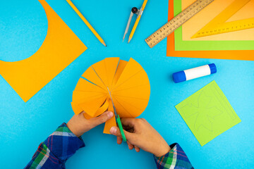 Step 5. Step by step instructions on how to make a pumpkin from colored paper or cardboard. Do it...