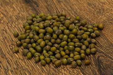 Dry raw beans mung for cooking