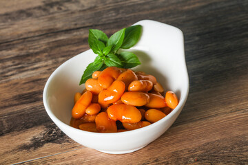 White beans with tomato sauce