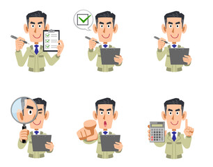 虫眼鏡や書類を持った工務店の男性の上半身
