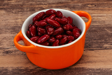 Red baked kidney in the bowl
