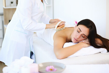 Obraz na płótnie Canvas Woman enjoying during a back massage at a spa.