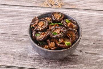 Marinated shiitake mushrooms with herbs