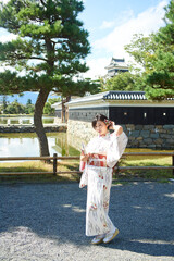Fototapeta premium 日本の城と日本人の女性