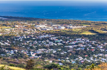 Vue de la ville de L’Étang-Salé-les-Hauts, île de la Réunion 
