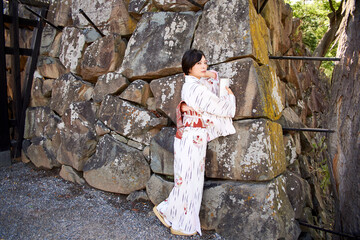 日本のお城と着物姿の日本人の女性