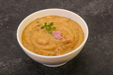 Peas cream soup with smoked ribs