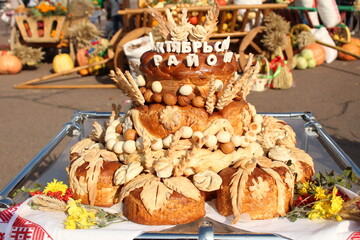 traditions traditional festive wedding Russian Belarusian Slavic bread loaf close up