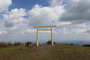 日本の入道ヶ岳と呼ばれる山の山頂の絶景。みんなに伝えたい。