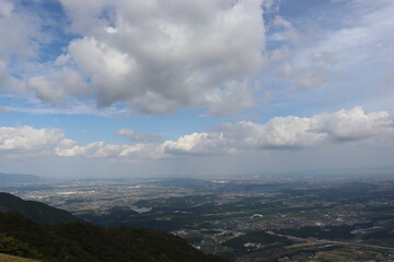 日本の入道ヶ岳と呼ばれる山の山頂の絶景。みんなに伝えたい。