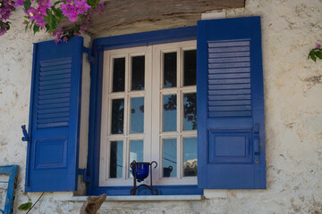 Fototapeta na wymiar a pretty blue window