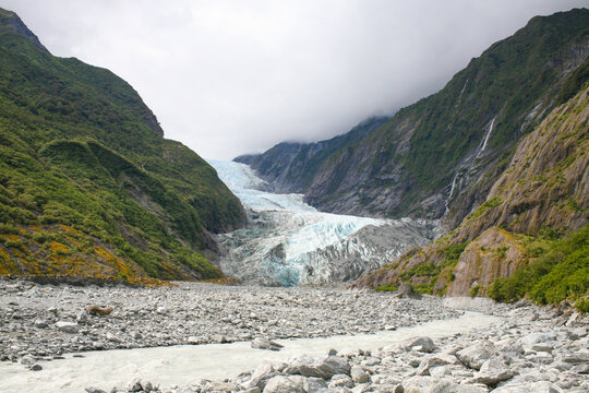 Franz Josef Glacier Is A 12 Km (7.5 Mi) Long Temperate Maritime Glacier In Westland Tai Poutini National Park On The West Coast Of New Zealand's South Island.