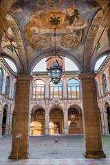 Fototapeta na wymiar BOLOGNA, ITALY - MARCH 15, 2014: Ceiling and atrium from the entry to external atrium of Archiginnasio. 