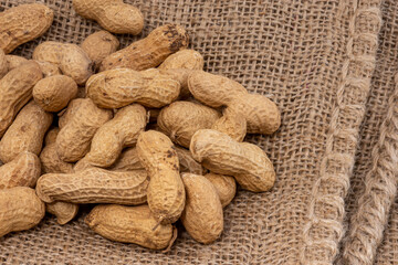 Erdnüsse
